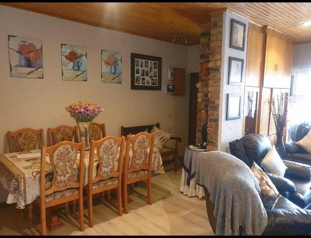 3 BEDROOM TOWNHOUSE FOR SALE IN FLORA GARDENS